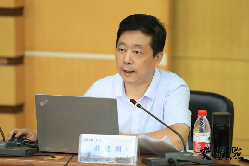 薛建明作题为"中国抗疫成效与道路自信"的专题报告